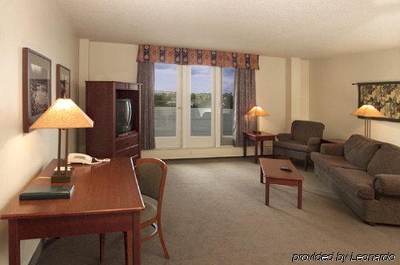 โคสต์ เฟรเซอร์ ทาวเวอร์ Hotel เยลโลว์ไนฟ์ ห้อง รูปภาพ