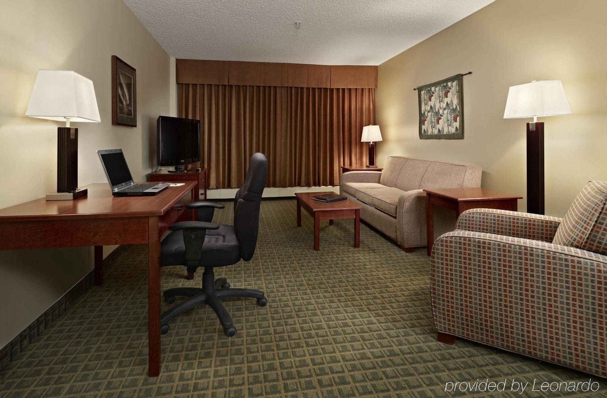 โคสต์ เฟรเซอร์ ทาวเวอร์ Hotel เยลโลว์ไนฟ์ ห้อง รูปภาพ
