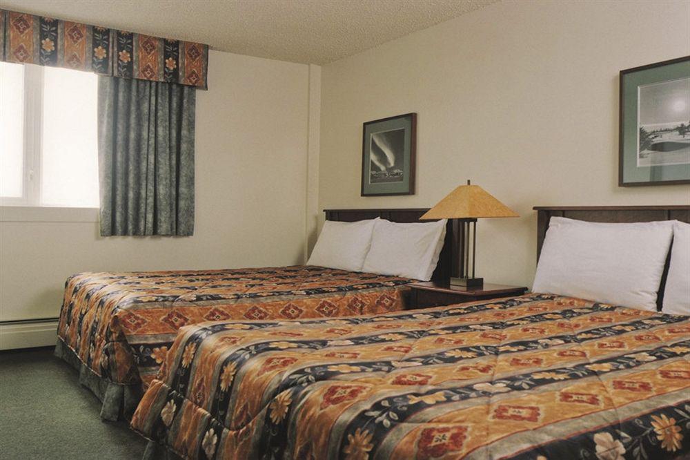 โคสต์ เฟรเซอร์ ทาวเวอร์ Hotel เยลโลว์ไนฟ์ ห้อง รูปภาพ